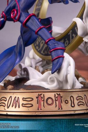 Yu-Gi-Oh! Dark Magician (Blue) Statue: imagen 7